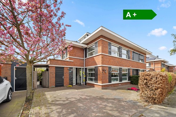 Stijlvol wonen aan het water, genieten van ruimte, licht en comfort